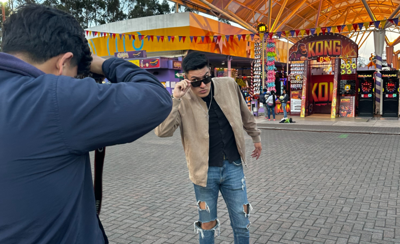 El influencer Rey Julien llega a Tulcán
